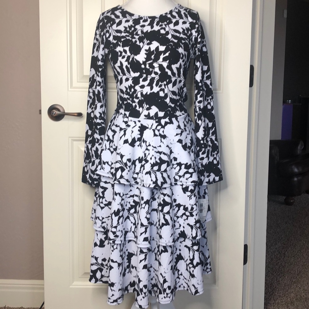 Lularoe Georgia Black and White Floral Size L NWT